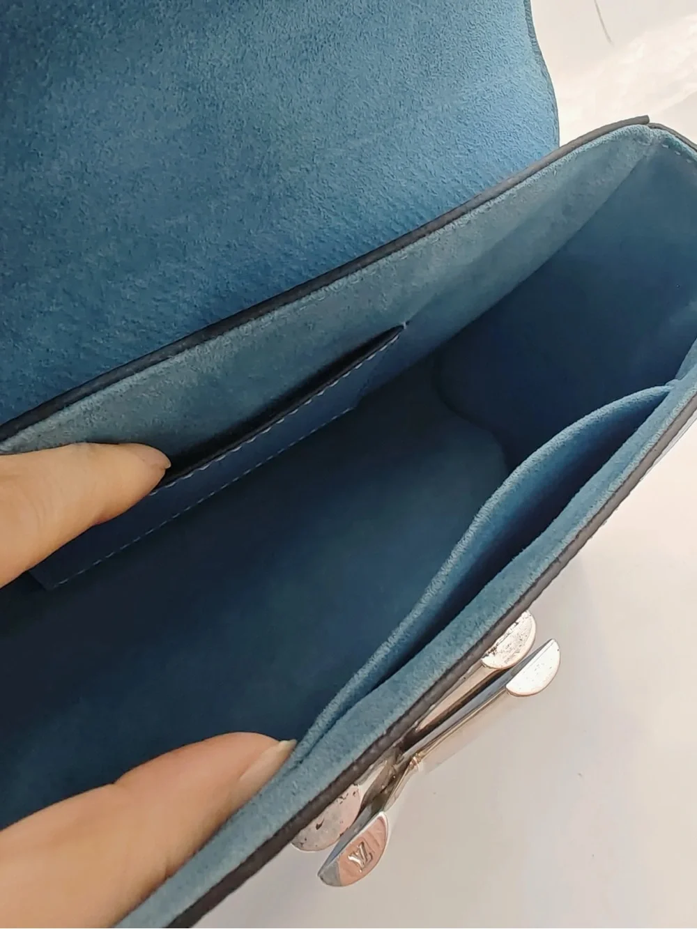 Authentic Louis Vuitton Twist MM Blue Epi Leather Limited Edition Bird Crossbody - Picture 13 of 15